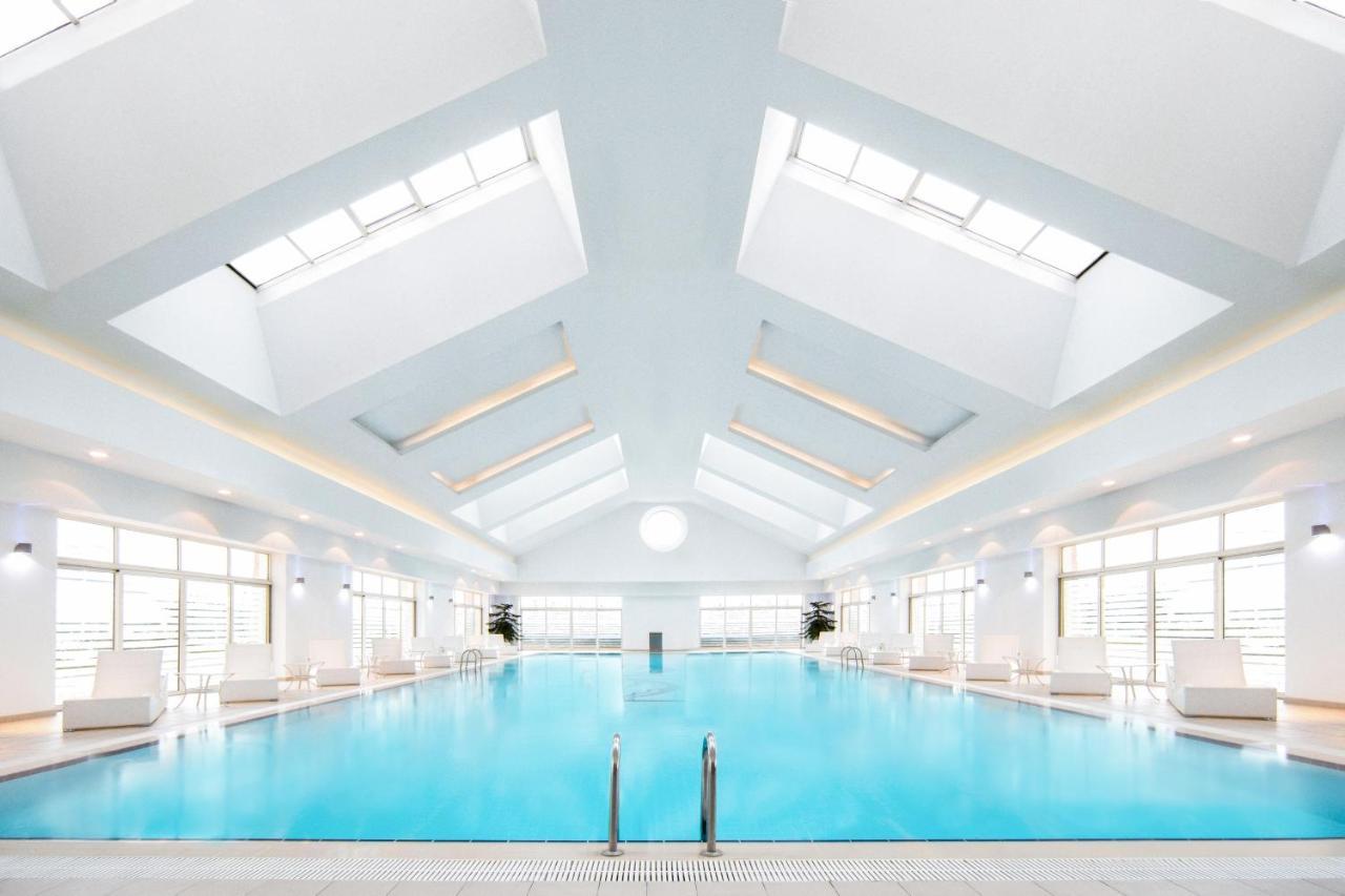 Qafqaz Riverside Hotel Gabala Exteriér fotografie The swimming pool at the hotel