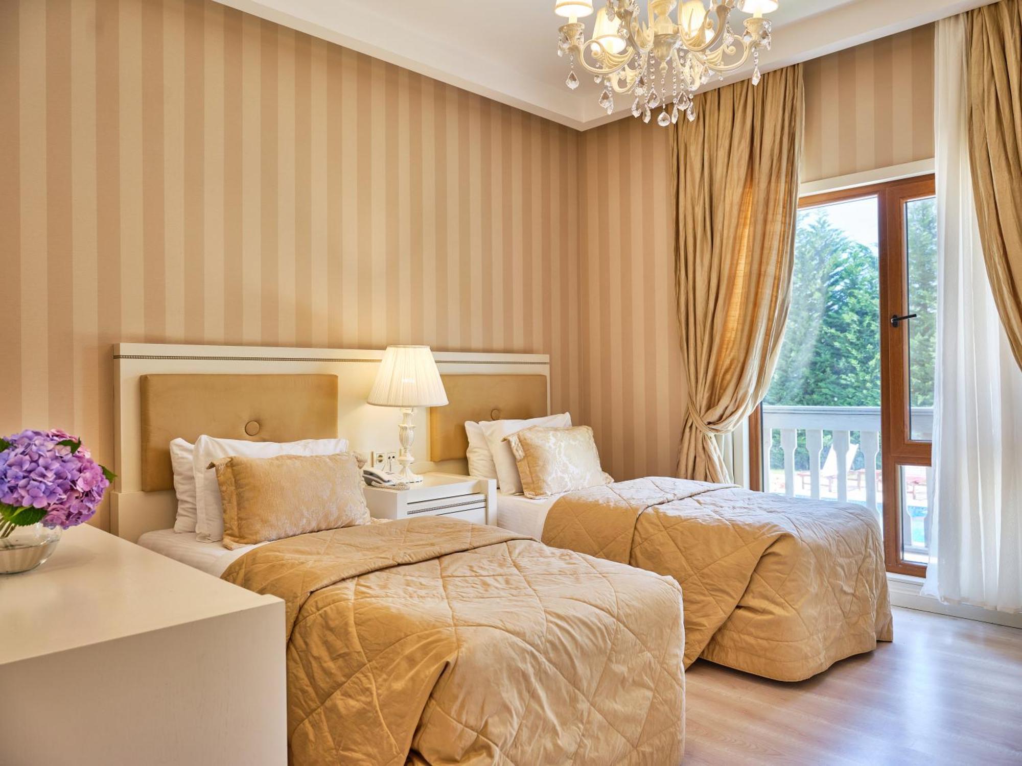 Qafqaz Riverside Hotel Gabala Exteriér fotografie A room at the hotel
