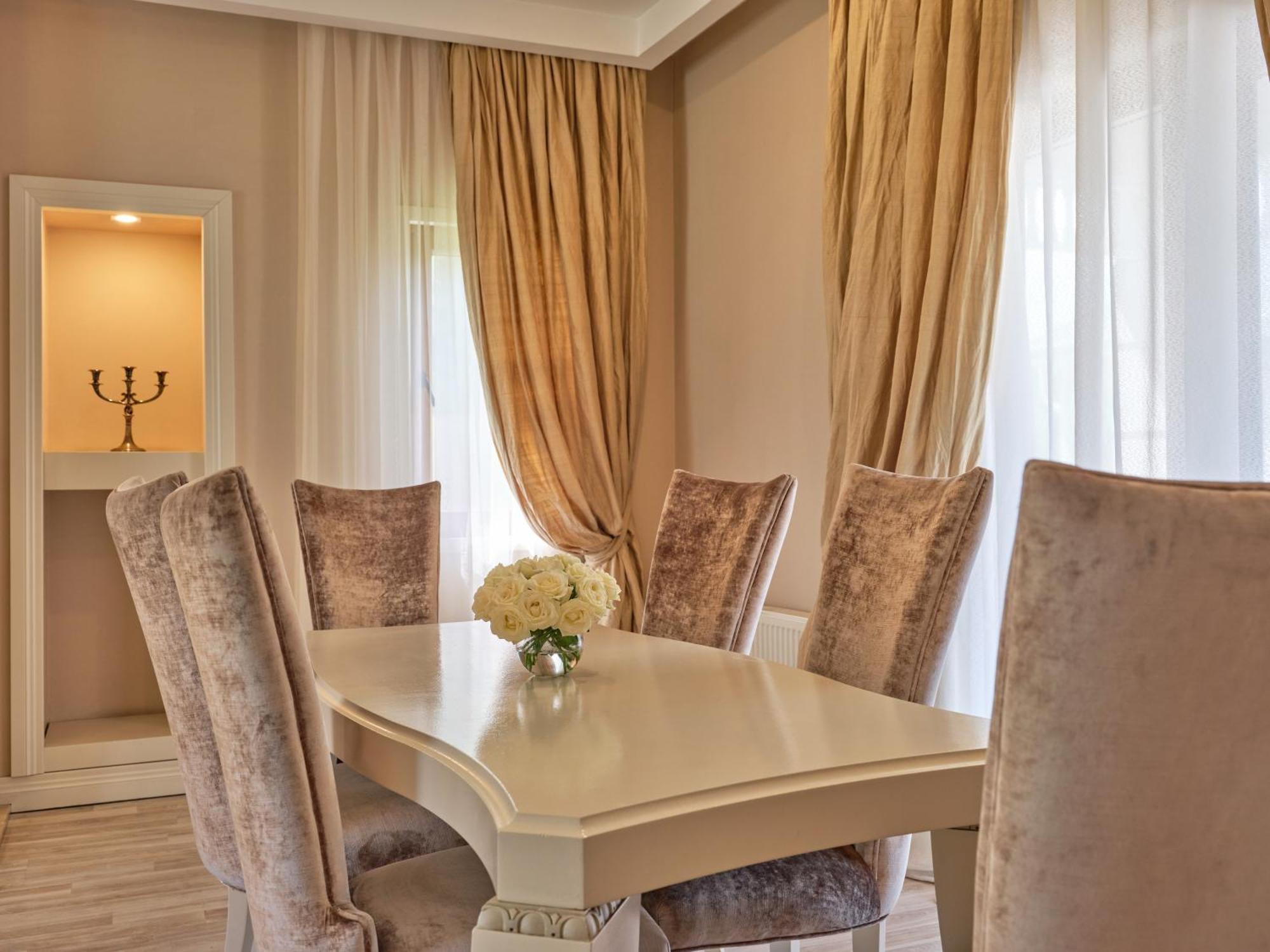 Qafqaz Riverside Hotel Gabala Exteriér fotografie A dining room