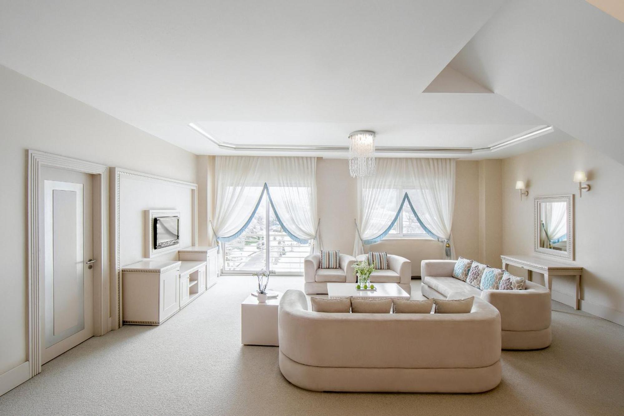 Qafqaz Riverside Hotel Gabala Exteriér fotografie A suite at the Four Seasons Hotel