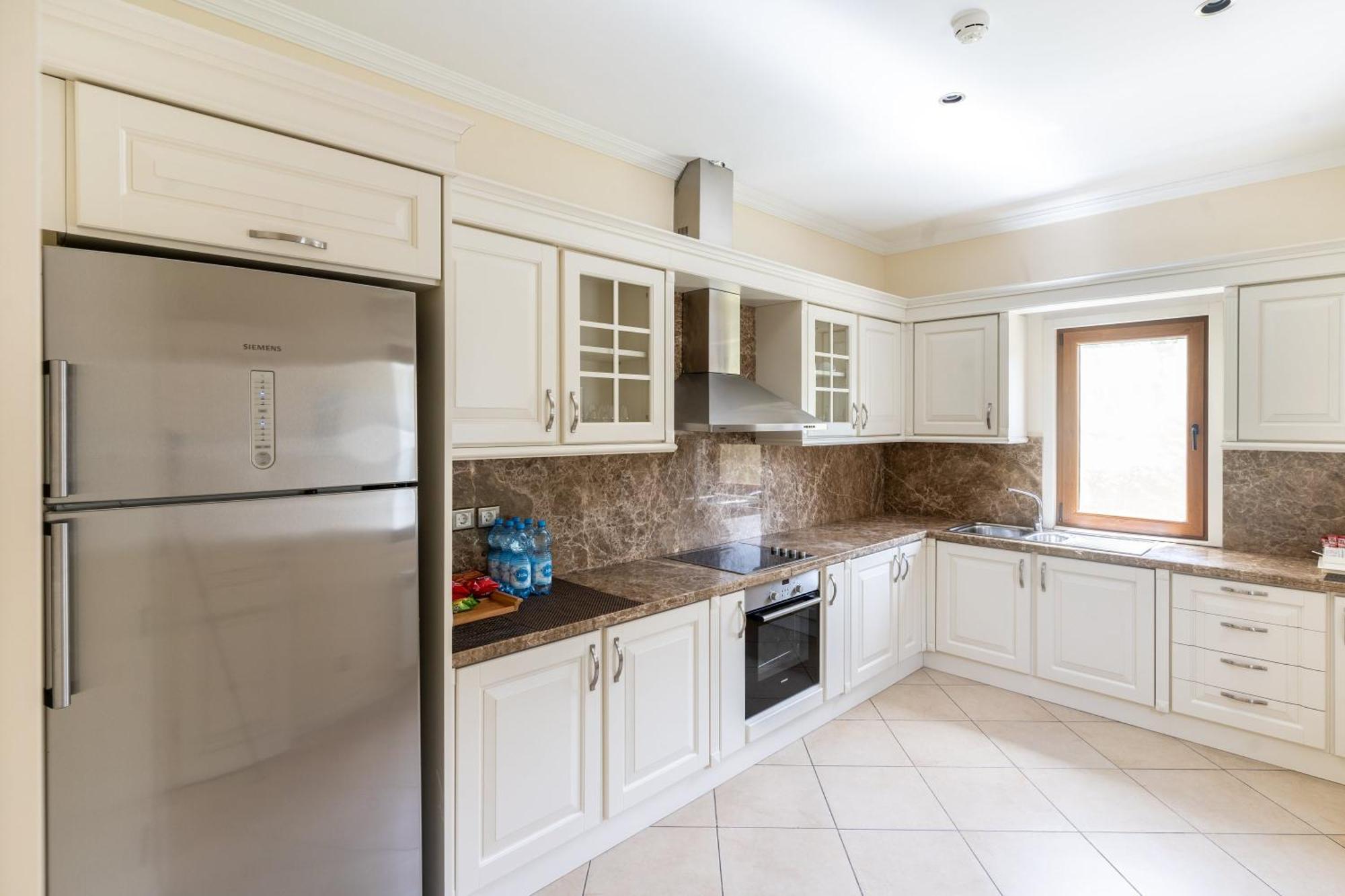 Qafqaz Riverside Hotel Gabala Exteriér fotografie A modern kitchen