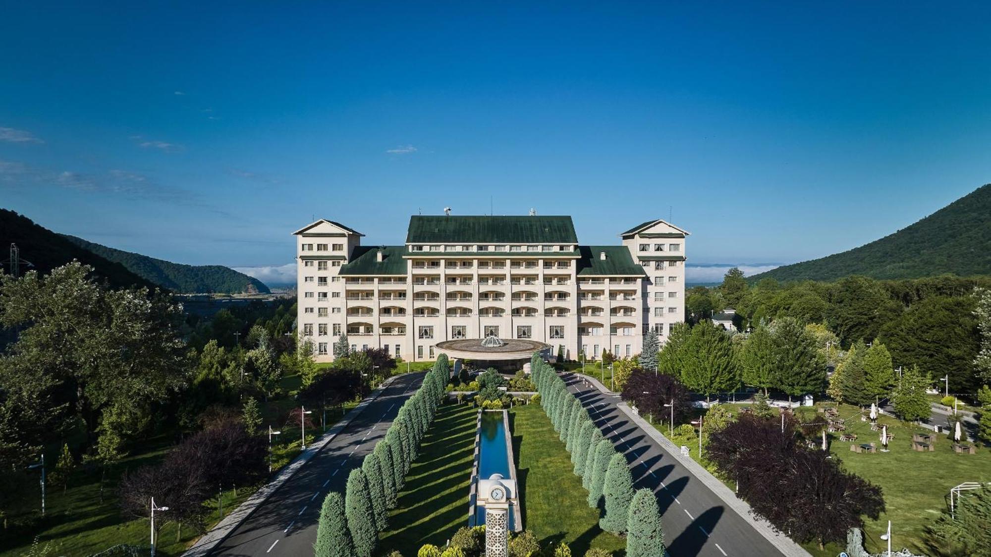 Qafqaz Riverside Hotel Gabala Exteriér fotografie The Omni Grove Park Inn
